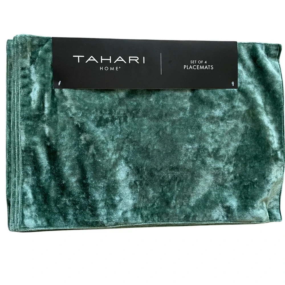 Tahari Green Velvet Velour Placemats Set of 4 Christmas Holiday 13x18 New